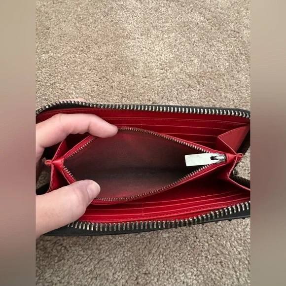 Christian Louboutin 5 metal zippy wallet - Picture 5 of 9